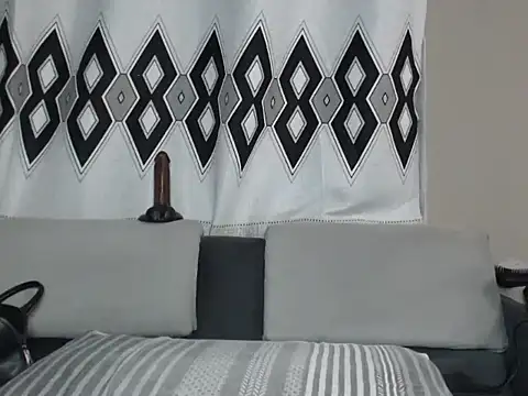 lLee-Sparkles online show from July 26, 2026, 5:42 pm