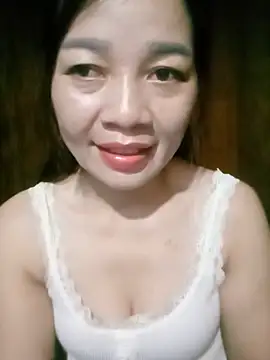 Yiyi102300 online show from May 22, 2026, 1:50 pm