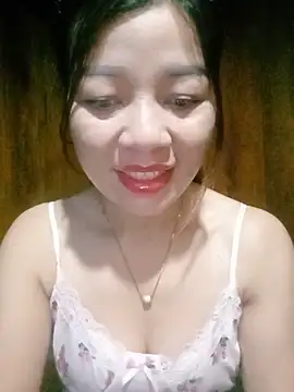 Yiyi102300 online show from June 7, 2026, 10:35 pm
