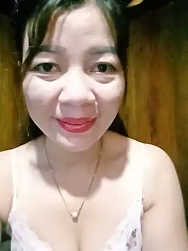 Yiyi102300 online show from June 18, 2026, 1:06 am