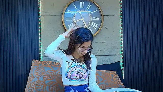 Snapshot of Emily_Lopera chatting on July 10, 2026, 10:23 pm Emily Lopera online show from July 10, 2026, 10:23 pm