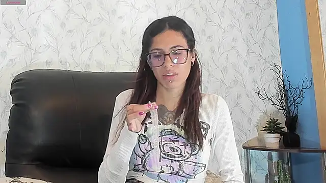 Snapshot of Emily_Lopera chatting on July 23, 2026, 6:28 pm Emily Lopera online show from July 23, 2026, 6:28 pm