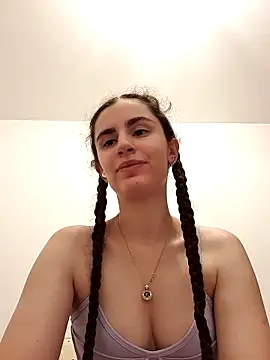 Snapshot of starlight_mo chatting on June 9, 2026, 3:01 pm starlight mo online show from June 9, 2026, 3:01 pm