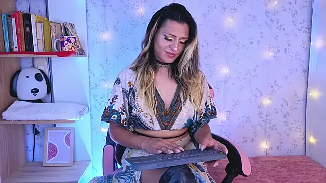  Alexaavandercloude online show from July 18, 2026, 7:28 pm