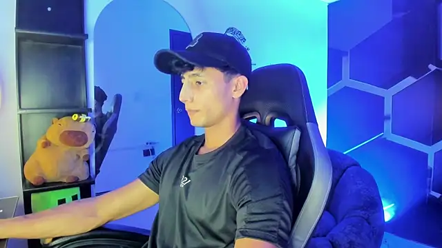 MaxiimoRomano  online show from June 27, 2026, 7:08 pm