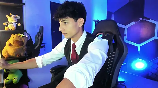 MaxiimoRomano  online show from July 10, 2026, 7:05 pm