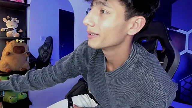 MaxiimoRomano  online show from July 13, 2026, 7:16 pm