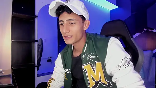 MaxiimoRomano  online show from August 6, 2026, 7:27 pm
