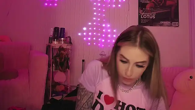 laurenlotus online show from July 25, 2026, 1:04 am
