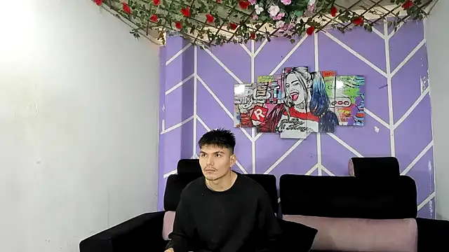 Nahomi hot 77 online show from May 28, 2026, 1:08 pm