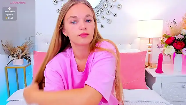 YangLola online show from July 7, 2026, 6:47 am