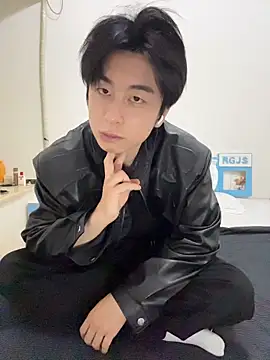 kissbaby-111 online show from June 18, 2026, 5:28 pm