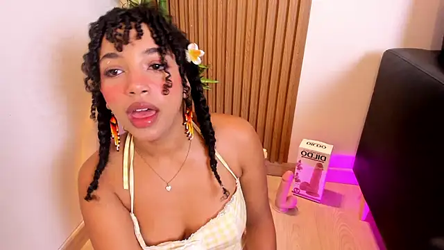 JazmyXXX online show from June 20, 2026, 8:33 pm