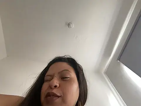 juel1sa online show from May 1, 2026, 3:49 pm