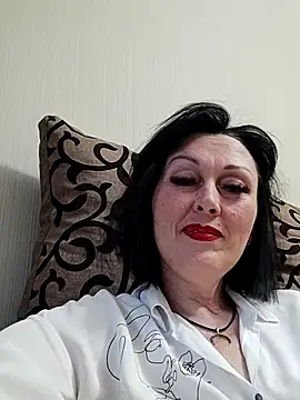 HelgaDennis online show from June 1, 2026, 5:47 pm