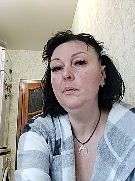 HelgaDennis online show from June 5, 2026, 4:41 am