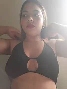 Snapshot of Yelii_ chatting on July 17, 2026, 6:02 pm Yelii online show from July 17, 2026, 6:02 pm