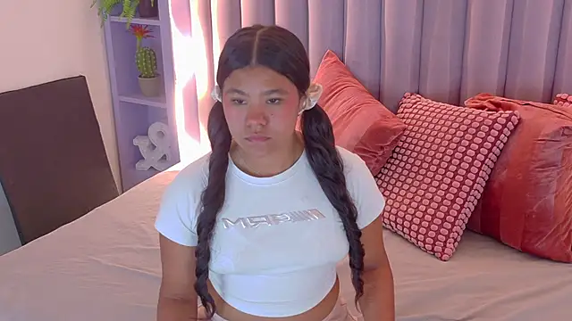 AhslyEvans   online show from June 18, 2026, 7:29 pm