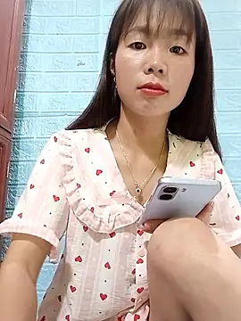 AmyLinee01 online show from August 9, 2026, 11:15 am