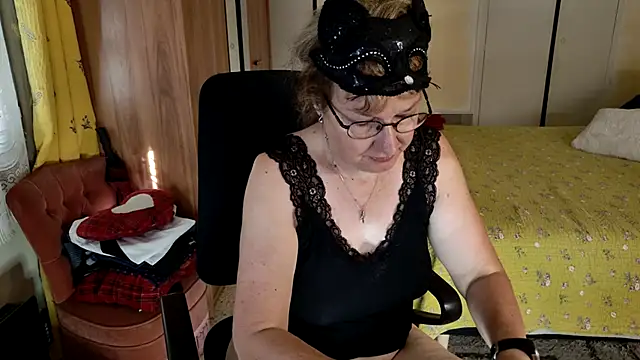 Snapshot of Chrismaturefrench chatting on July 5, 2026, 8:43 am Chrismaturefrench online show from July 5, 2026, 8:43 am