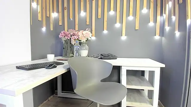 andreazoe online show from June 3, 2026, 2:55 pm
