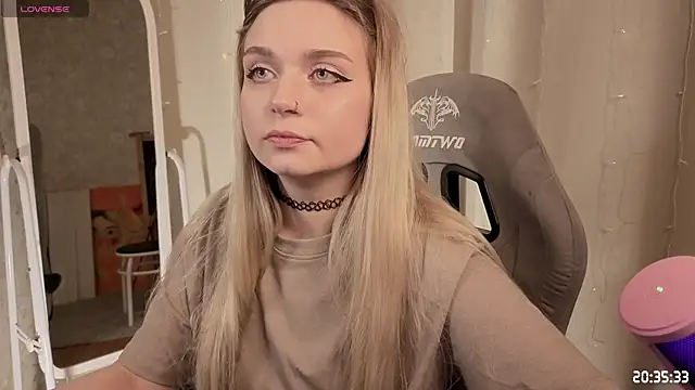 lucysussy online show from April 22, 2026, 5:36 pm