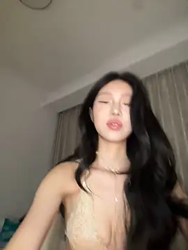 jolie 33 online show from June 17, 2026, 1:23 pm