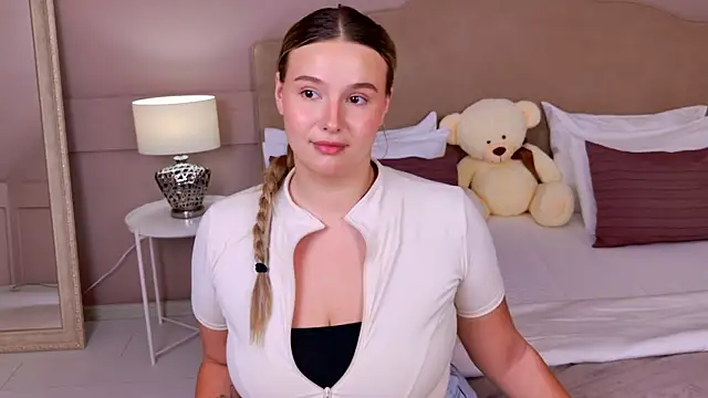 CharlotteAtwoood online show from August 3, 2026, 4:11 pm