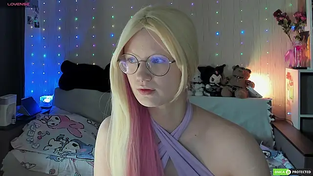 JulietFisher online show from June 18, 2026, 4:57 am