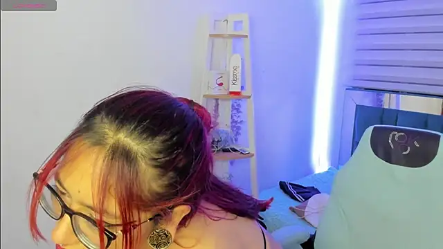 Sara Red X online show from June 3, 2026, 3:42 am