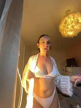 Ladyluxee online show from June 25, 2026, 6:12 pm