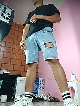 romeohotpig online show from July 9, 2026, 7:40 pm