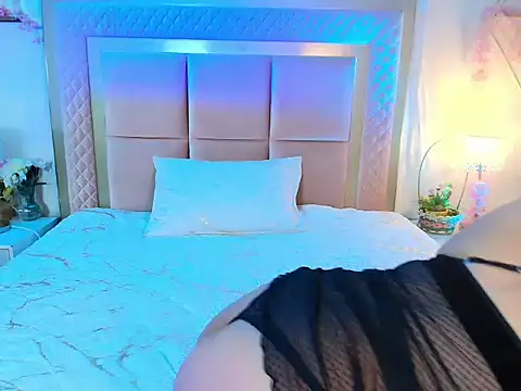 Scarlet Luxl online show from July 20, 2026, 7:38 pm