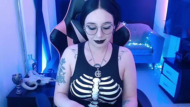 Snapshot of Nyxnocturne chatting on June 17, 2026, 1:45 pm Nyxnocturne online show from June 17, 2026, 1:45 pm