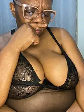 BoobsQueeen online show from August 6, 2026, 6:43 pm