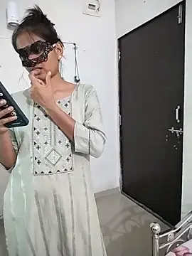 sexy couple liv online show from June 14, 2026, 4:25 am