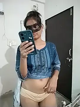 sexy couple liv online show from June 15, 2026, 4:25 am