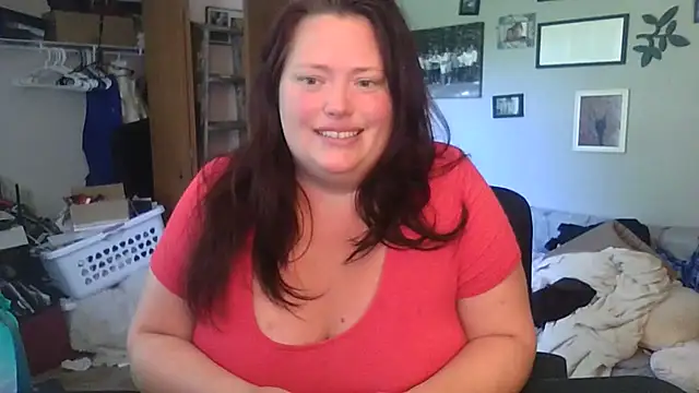 EmberVael online show from June 18, 2026, 9:08 pm