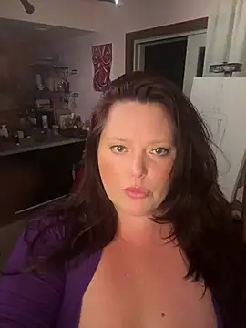 EmberVael online show from July 25, 2026, 4:10 am