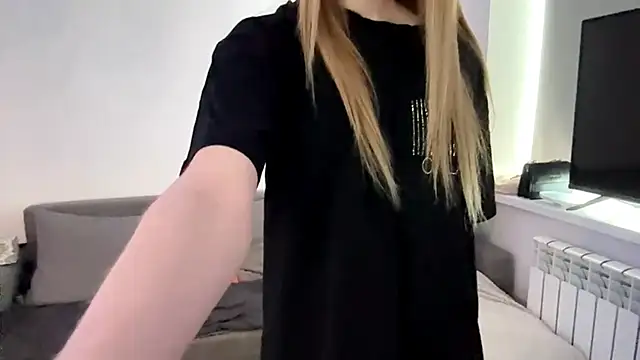 KatrineDrea online show from April 10, 2026, 2:22 pm