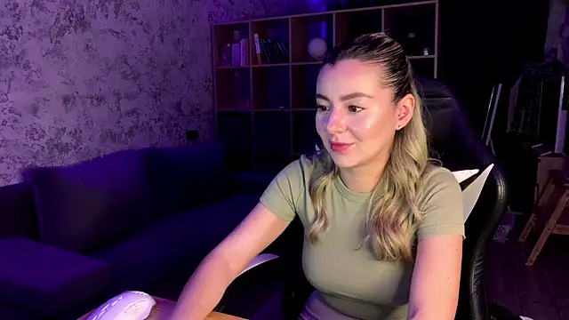 SandyKiss  online show from May 28, 2026, 6:38 pm