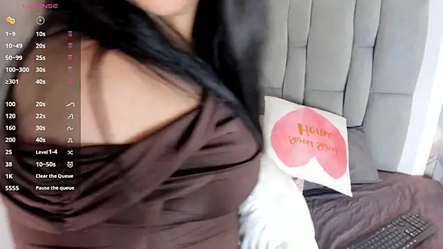 ivonnylee 21 online show from April 12, 2026, 7:41 pm