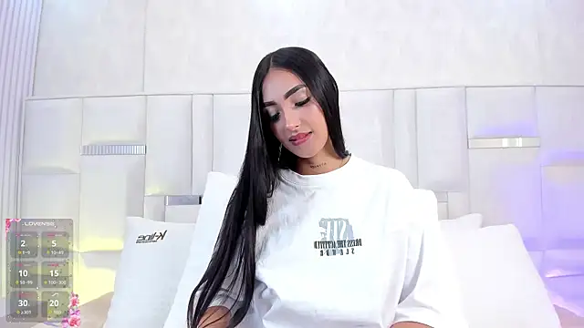 isabellajons online show from June 22, 2026, 9:23 pm