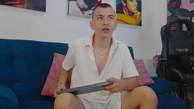 Rowan Cley online show from June 26, 2026, 11:47 am