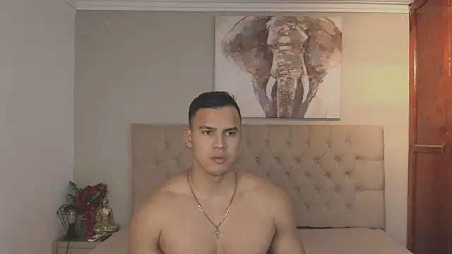 Maxi and Ares online show from July 19, 2026, 7:17 pm