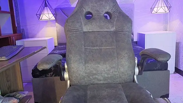 lhiamfitt10 online show from June 11, 2026, 3:10 pm