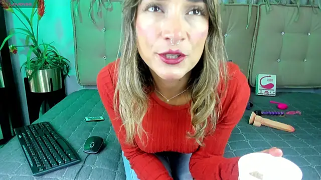 Snapshot of alma_rose_ chatting on May 1, 2026, 4:55 pm alma rose online show from May 1, 2026, 4:55 pm