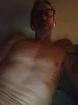 chris-sbh11 online show from June 18, 2026, 4:02 am
