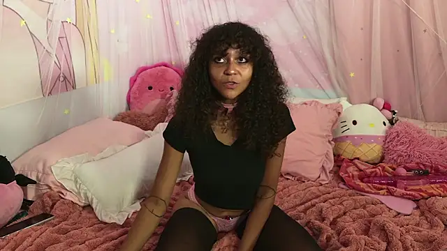 mia hart online show from June 21, 2026, 7:33 am