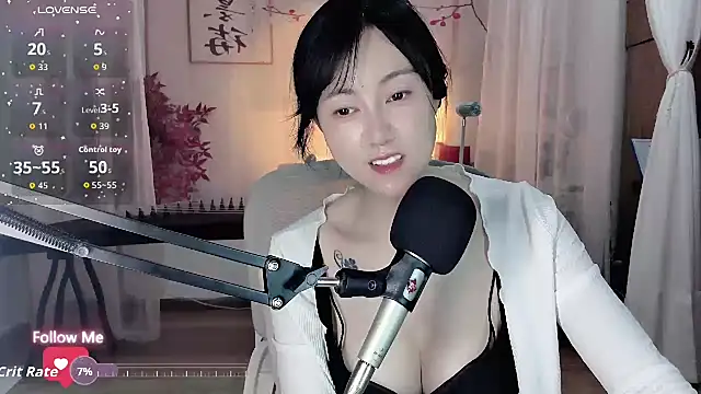 noomi-1111 online show from May 17, 2026, 2:13 pm